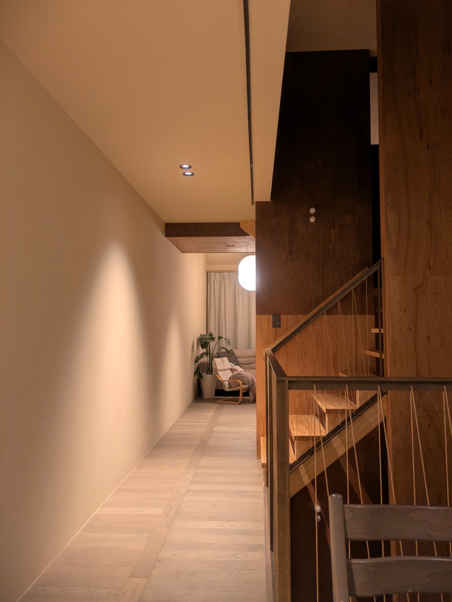 狭小住宅　木造3階建て　準延焼防止建築物　吹き抜け　漆喰　自然素材　注文住宅　新築　建築家